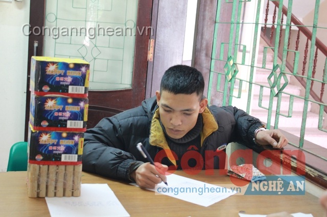 Clip: Mua bán pháo qua mạng bị bắt