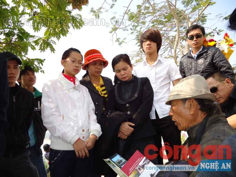Dịp Tết, thay vì nghịch pháo, rất nhiều thanh thiếu niên đã tìm hiểu văn hóa Việt tại các di tích lịch sử 