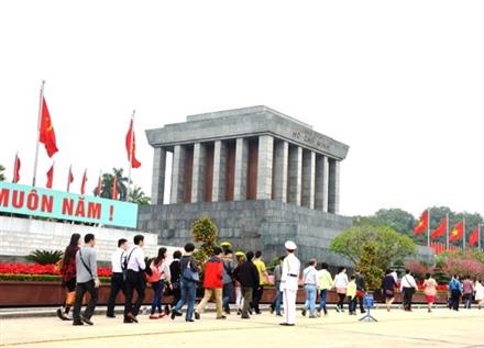 Gần 25.000 lượt người vào Lăng viếng Bác dịp Tết Nguyên đán Ất Mùi