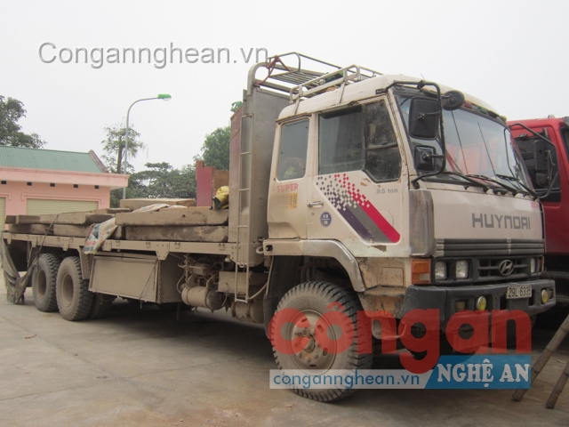 Bắt nhiều vụ vận chuyển gỗ lậu