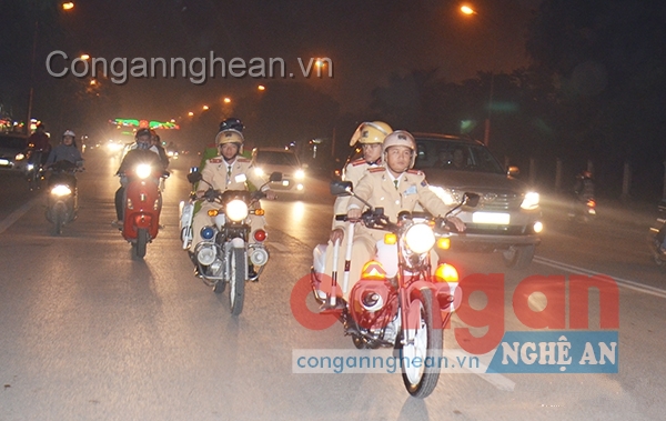 Những người giữ bình yên cho Tết