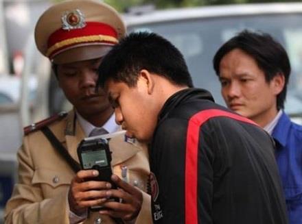 Đề xuất tịch thu ô tô, nếu lái xe có hàm lượng cồn trong khí thở quá cao