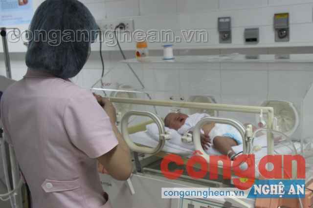 Cứu sống người mẹ cùng thai nhi 8 tháng tuổi bị TNGT