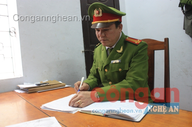 Người chỉ huy tận tụy, mẫu mực
