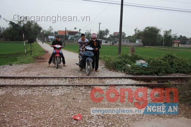 Tiềm ẩn tai nạn giao thông từ đường ngang dân sinh
