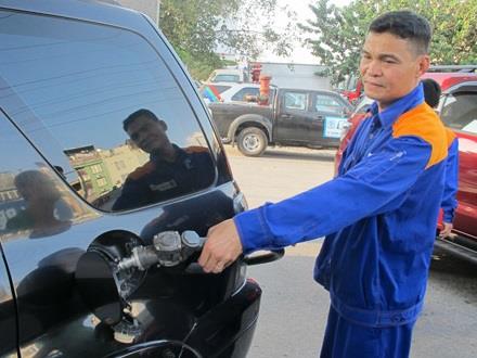 Cú đúp xăng dầu: Vừa tăng giá, vừa tăng thuế?