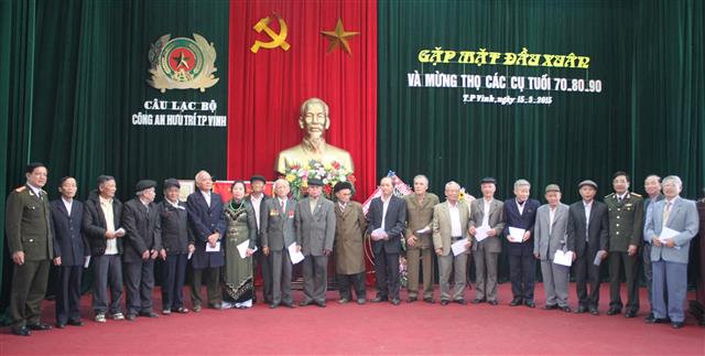Gặp mặt, mừng thọ các cụ cán bộ Công an hưu trí tuổi 70, 80, 90