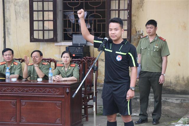 Đại diện tổ trọng tài tuyên thệ tại lễ khai mạc