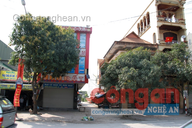 Nhà số 65 lấn chiếm khoảng không nhìn từ mặt đường Mai Hắc Đế