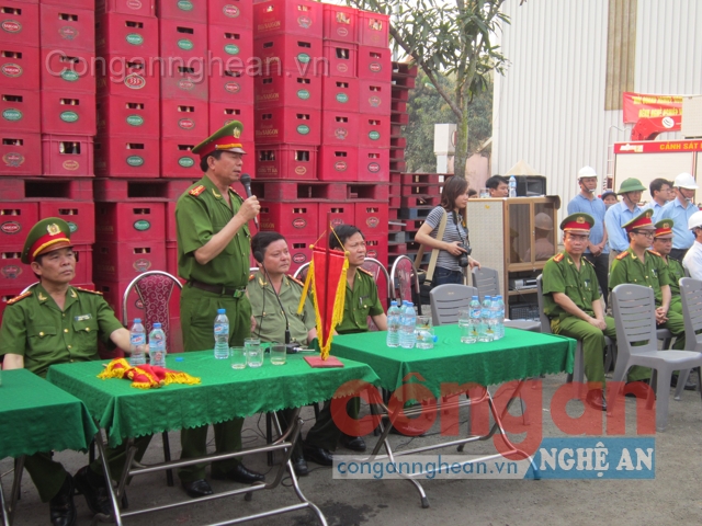 Lãnh đạo PCCC Nghệ An chỉ huy buổi diễn tập