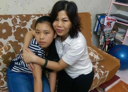 Người mẹ từng cứa tay mình để chữa tự kỷ cho con