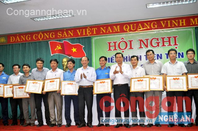 Hội nghị điển hình tiên tiến giai đoạn 2010 - 2015