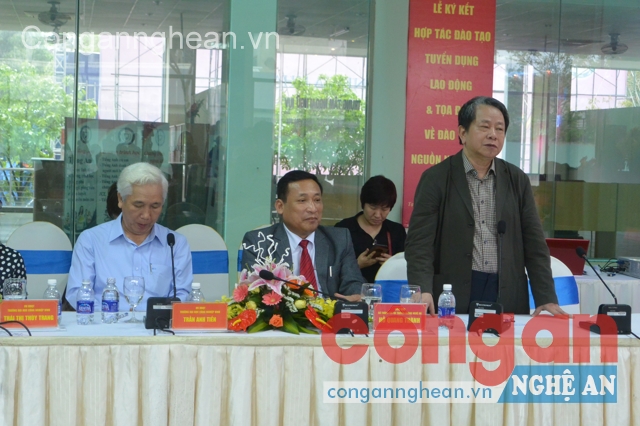Đại biểu phát biểu ý kiến tại hội nghị