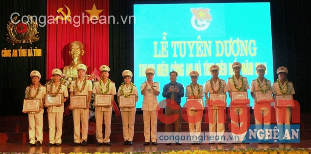 Tuyên dương 10 thanh niên tiêu biểu năm 2014