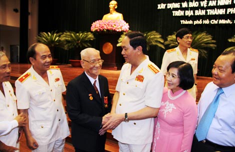 Công an nhân dân tiếp bước truyền thống 70 năm anh hùng