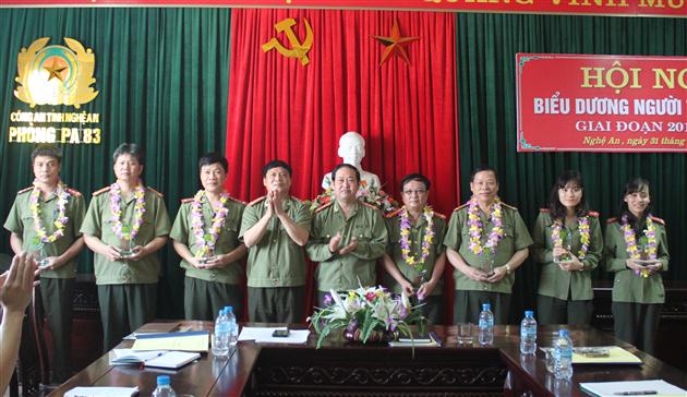 Biểu dương gương người tốt việc tốt giai đoạn 2010-2015
