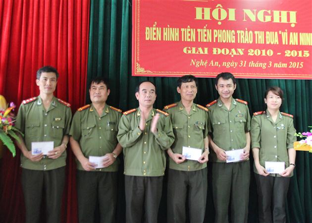 Khen thưởng điền hình tiên tiến giai đoạn 2010-2015