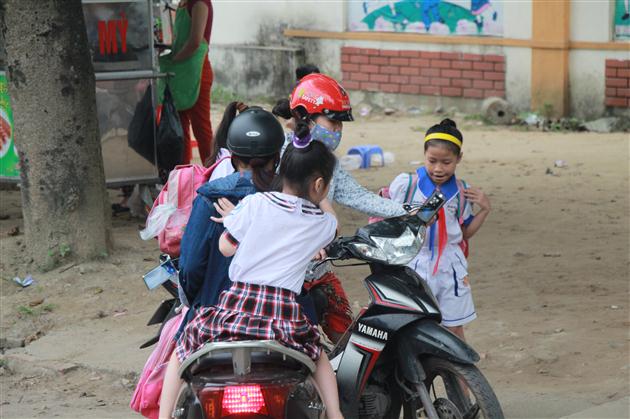 Vẫn còn nhiều phụ huynh không đội MBH cho con