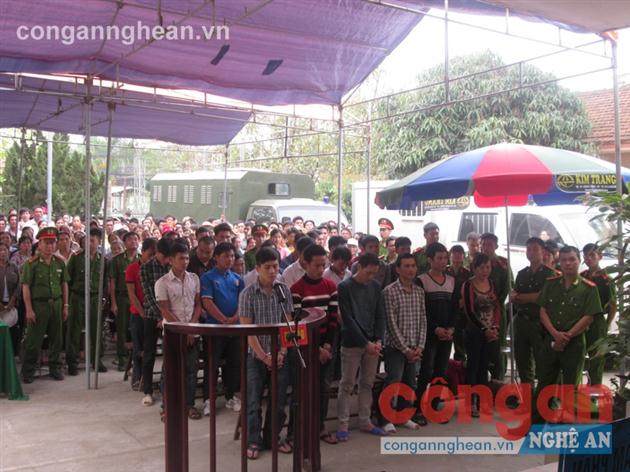Những kẻ dùng mìn giải quyết mâu thuẫn lĩnh án
