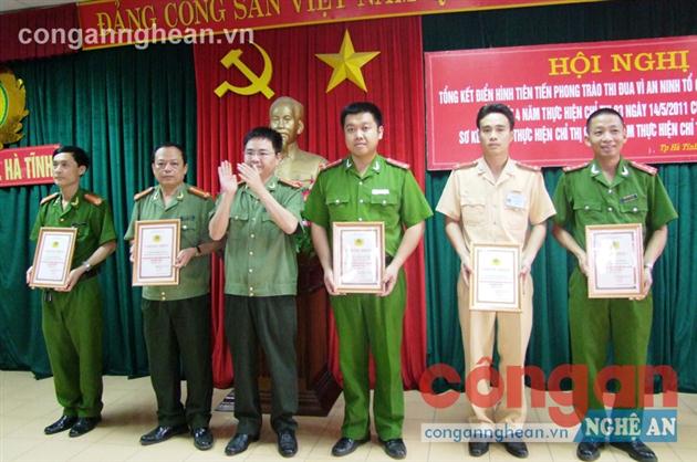 Tuyên dương điển hình tiên tiến trong phong trào thi đua 'Vì an ninh Tổ quốc'