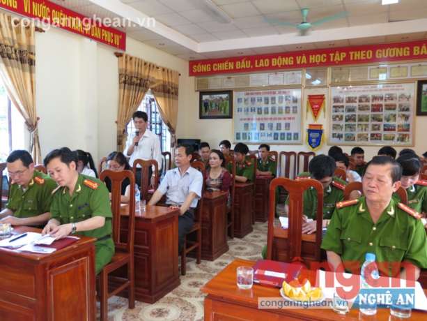 Đối thoại giữa phụ huynh công dân phục vụ có thời hạn với Lãnh đạo đơn vị