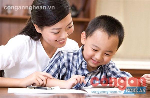 Không thể 'khoán trắng' việc giáo dục học sinh cho nhà trường