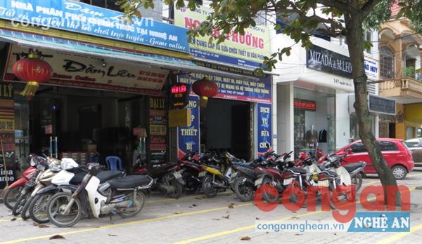 TP.Vinh: Người dân phớt lờ 'vạch chỉ dẫn' dừng, đỗ xe