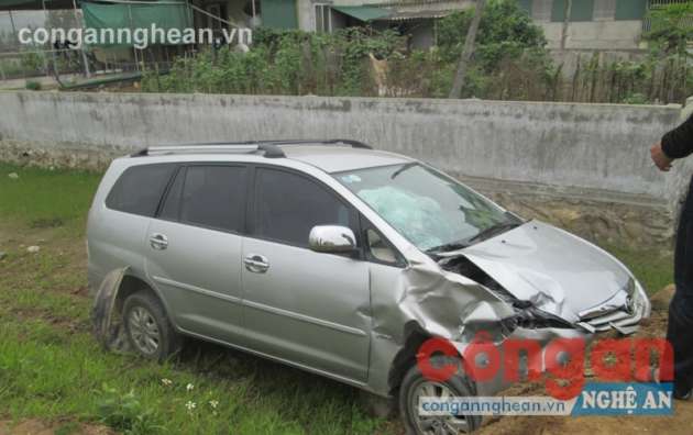 Nghệ An: Ô tô đâm xe máy, 1 người chết
