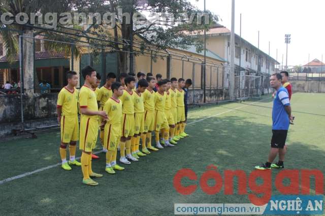 Trước khi lên đường thi đấu, đội U15 SLNA được chuẩn bị rất kĩ