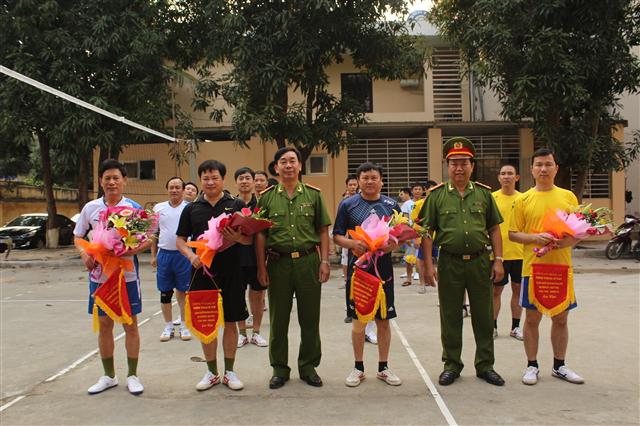 Nhiều hoạt động hướng tới kỷ niệm ngày truyền thống của các đơn vị