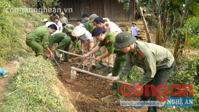 Nhiều điển hình tiên tiến với tinh thần xung kích, tình nguyện vì bình yên cuộc sống trong ĐVTN Công an tỉnh  