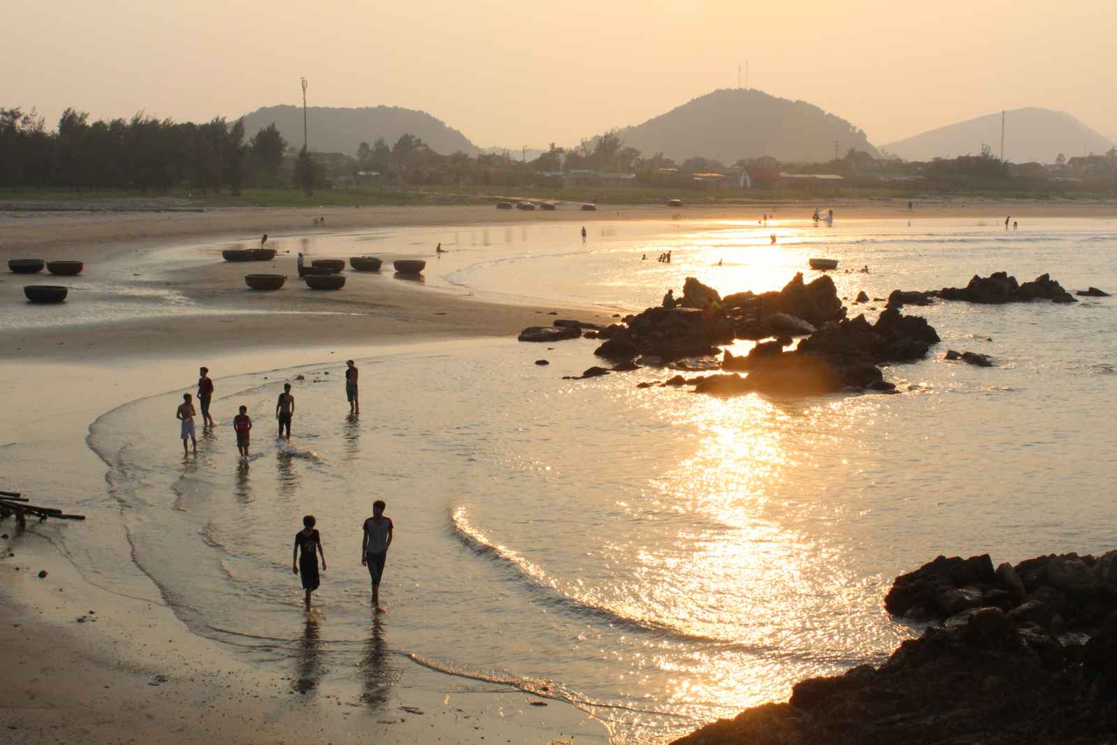 Song Ngư Sơn đóng chân trên một không gian tuyệt đẹp của Thị xã biển Cửa Lò