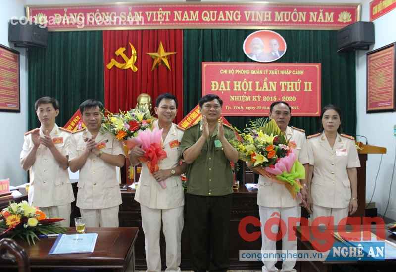 Đại hội chi bộ phòng Quản lý xuất nhập cảnh