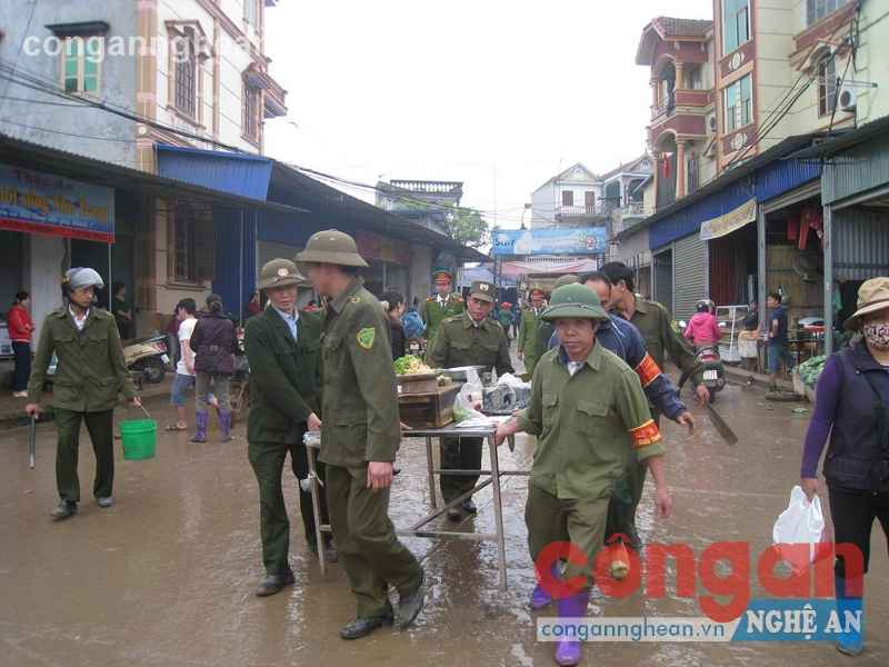 Xử lý chợ cóc, chợ tạm: 'Bắt cóc bỏ đĩa'