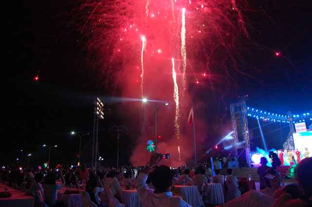 Rực rỡ khai hội du lịch Cửa Lò 2015
