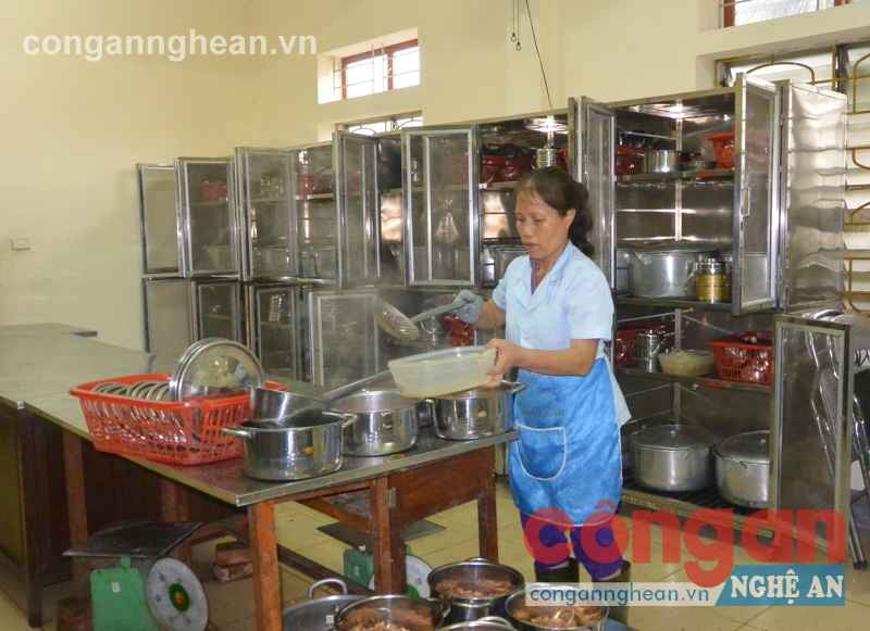 Tăng cường công tác đảm bảo ATVSTP trong trường học