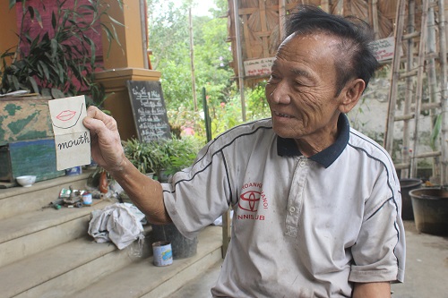 Ông giáo làng dạy tiếng Anh miễn phí