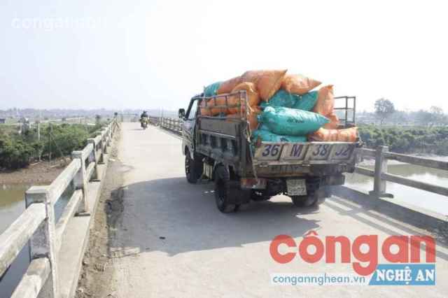 Cần sớm xây mới cầu Diễn Kim