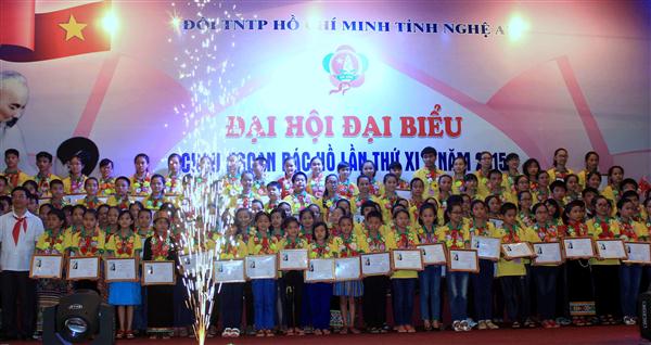 Những 'bông hoa nhỏ' làm theo lời Bác