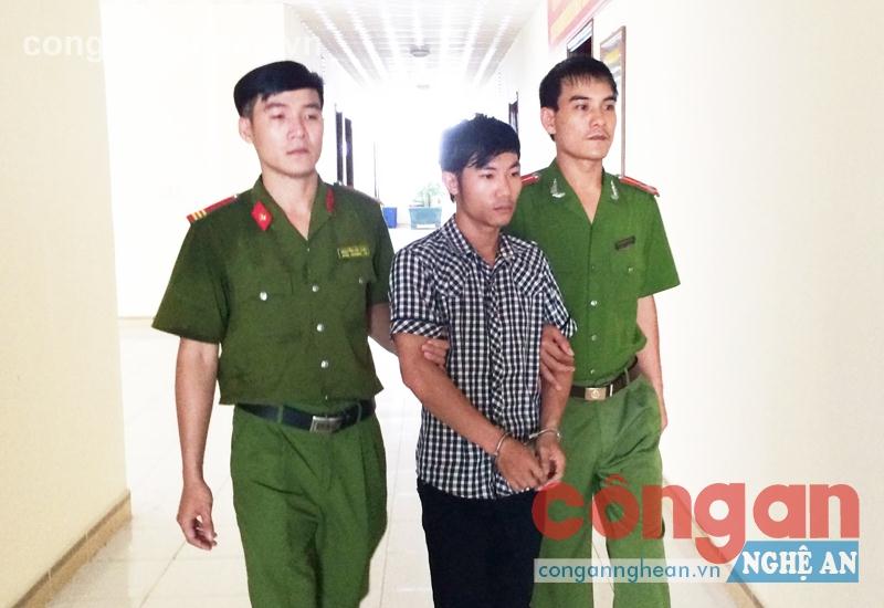 Dẫn giải đối tượng Nguyễn Trung Toán (X) về trụ sở