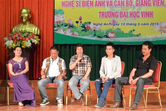 Các nghệ sỹ điện ảnh giao lưu với cán bộ, giảng viên, sinh viên trường Đại học Vinh