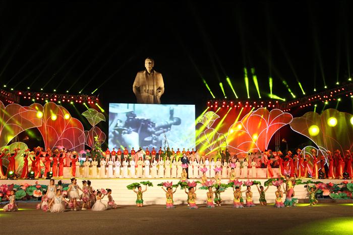 Khai mạc Lễ hội Làng Sen toàn quốc 2015
