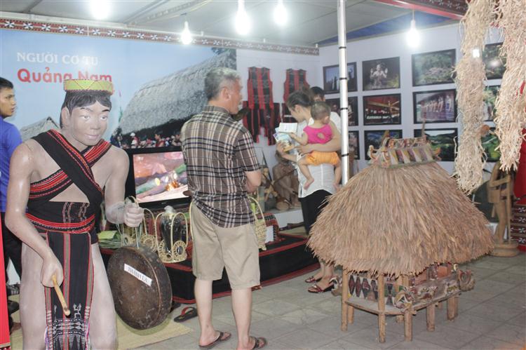Gian trung bày các sản phẩm
