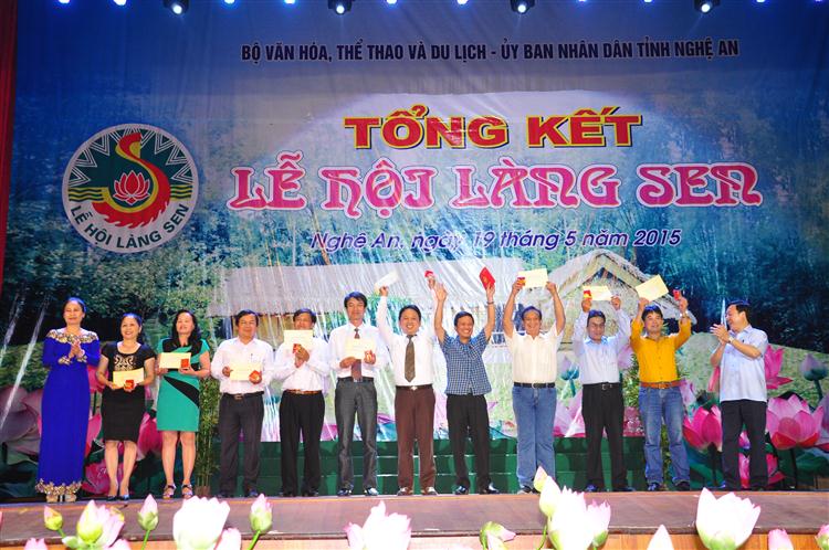 Trao thưởng cho các tiết mục đạt giải