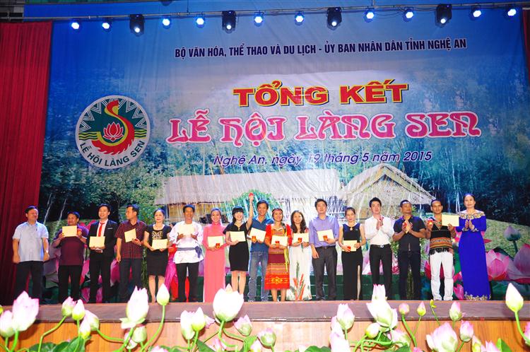 Trao thưởng cho các tiết mục đạt giải