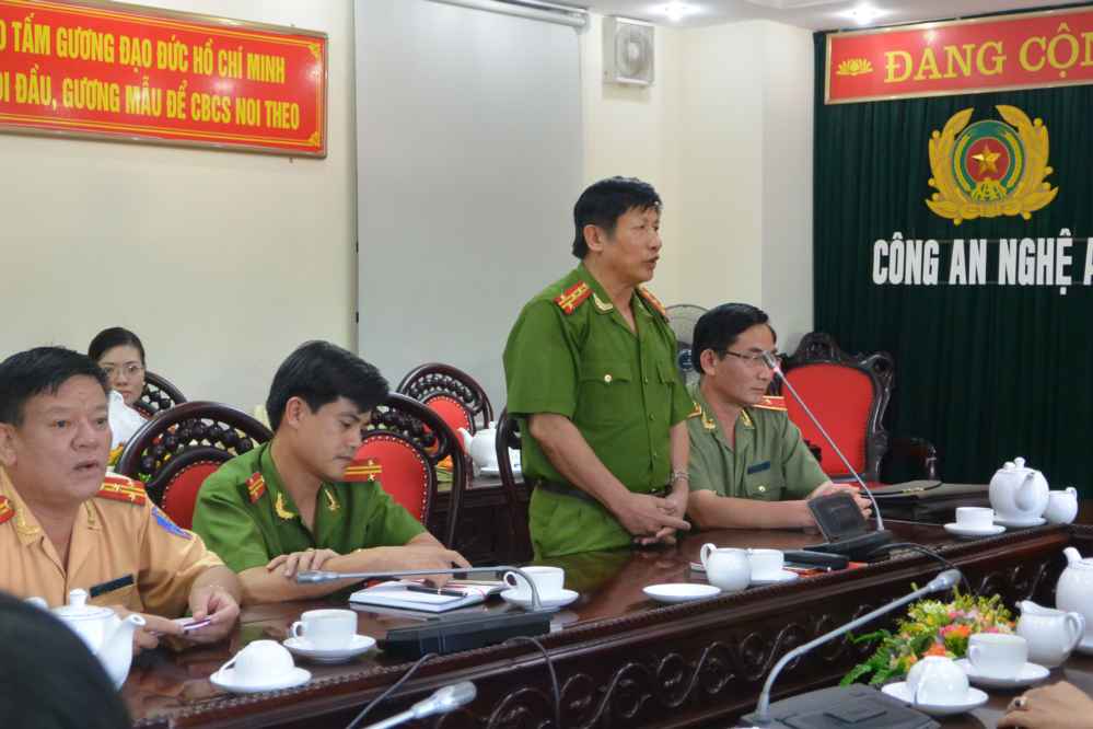 Đồng chí Đại tá Lữ Văn Tường, Phó Giám đốc Công an tỉnh chân thành cảm ơn tình cảm của CBCS Công an Nghệ An dành cho bản thân trong suốt thời gian dài công tác