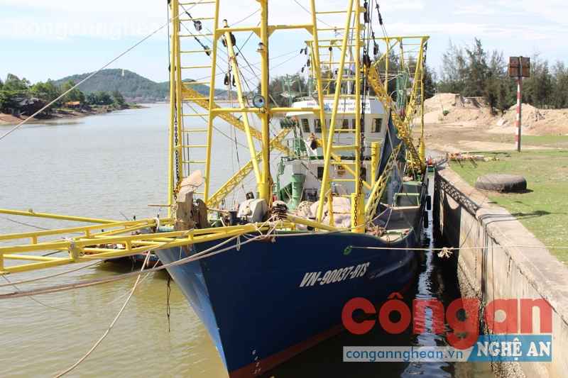 Ngư dân hạ thủy tàu vỏ thép - Những tín hiệu vui
