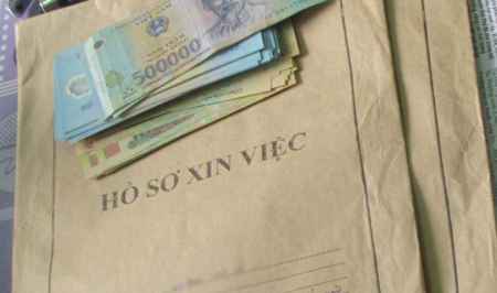 Lừa chạy việc, chiếm đoạt gần 300 triệu đồng