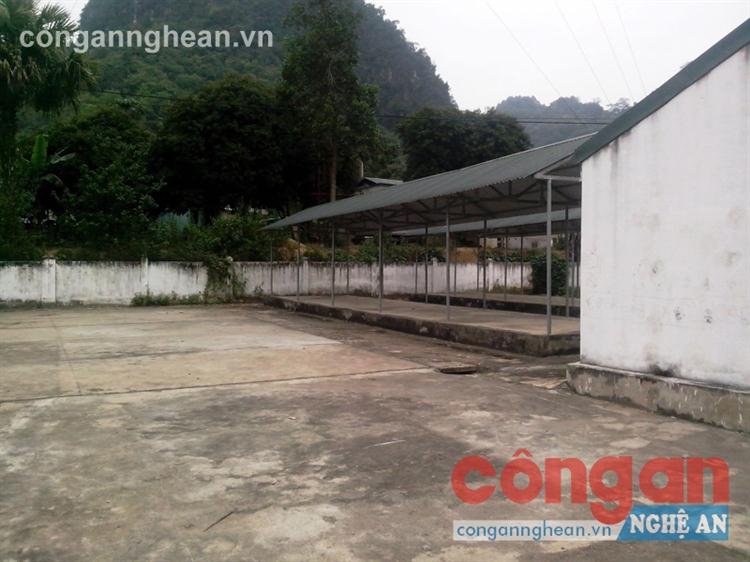Chợ tiền tỉ, xây xong... bỏ hoang