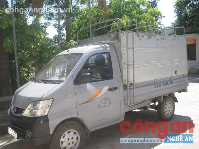  Phương tiện                hai đối tượng dùng      để vận chuyển trâu                 đi                 tiêu                thụ